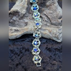 Beautiful Vintage Blue Rhinestone Silvertoned Bracelet